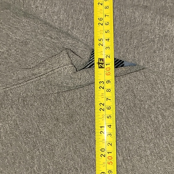 Y2k. Disney Store. Mickey Mouse. Pullover crewneck. Embroidered. Size Large. - Picture 9 of 15